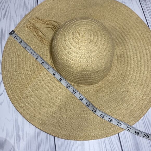 Large Straw Floppy Hat - Picture 4 of 6
